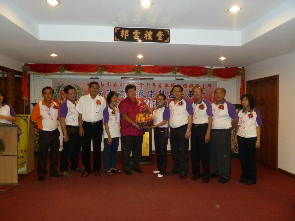 530883_3623750111781_565847131_n