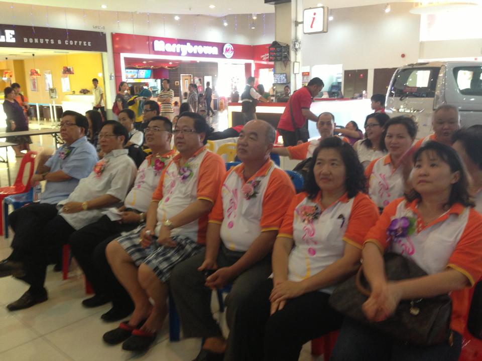 1377337_10200660651098085_1914871465_n